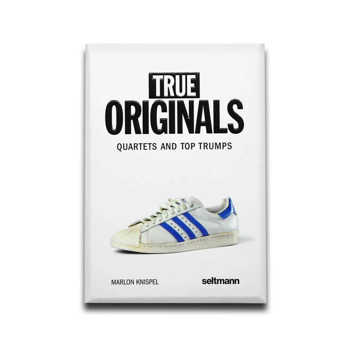 True-Originals-Sneaker-Quartett in weißer Schachtel mit weiß-blauem adidas-Schuh