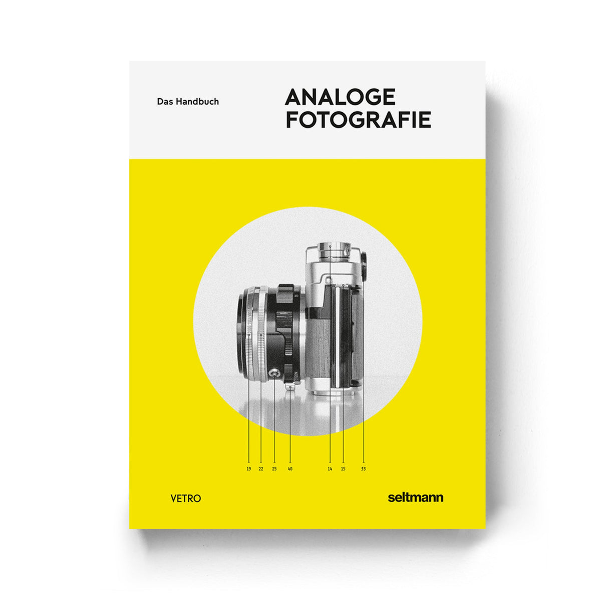 Buchcover mit gelbem Hintergrund und Schwarz-Weiß-Foto einer analogen Spiegelreflexkamera im weißen Kreis.