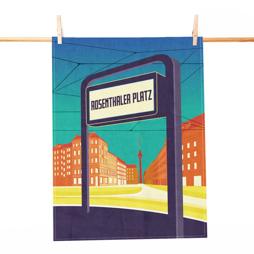 Geschirrtuch mit Illustration des U-Bahn-Eingangs Rosenthaler Platz und Berliner Stadtmotiven.