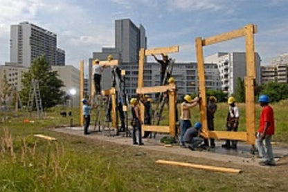 STANDARD TIME - A CLOCK BUILT BY PEOPLE (Geschenkbox mit Downloadcode)