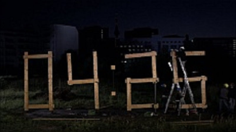 STANDARD TIME - A CLOCK BUILT BY PEOPLE (Geschenkbox mit Downloadcode)