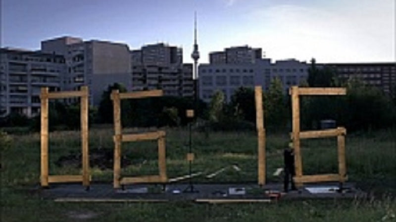 STANDARD TIME - A CLOCK BUILT BY PEOPLE (Geschenkbox mit Downloadcode)