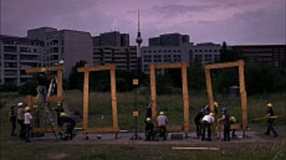 STANDARD TIME - A CLOCK BUILT BY PEOPLE (Geschenkbox mit Downloadcode)