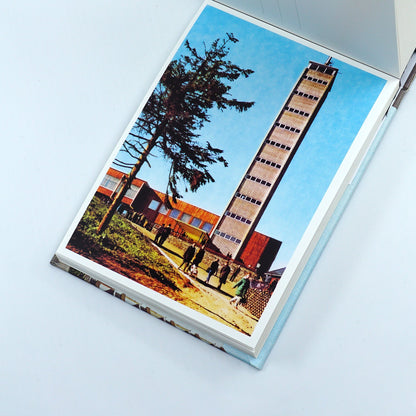 Karten der Moderne – 100 DDR-Postkarten zur Ostmoderne