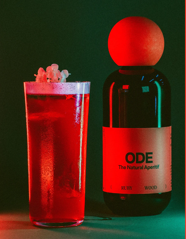 ODE Ruby Wood – fruchtig-bitterer Aperitif mit Hibiskus und Holznoten