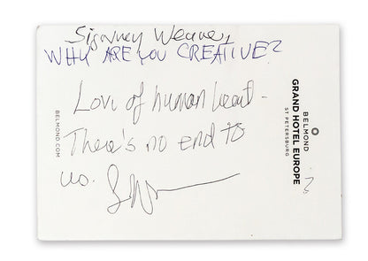 Handschriftliche Antwort von Sigourney Weaver auf einer Postkarte zum Buch Why Are You Creative?